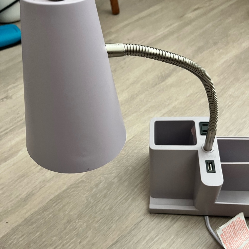 Desk lamp